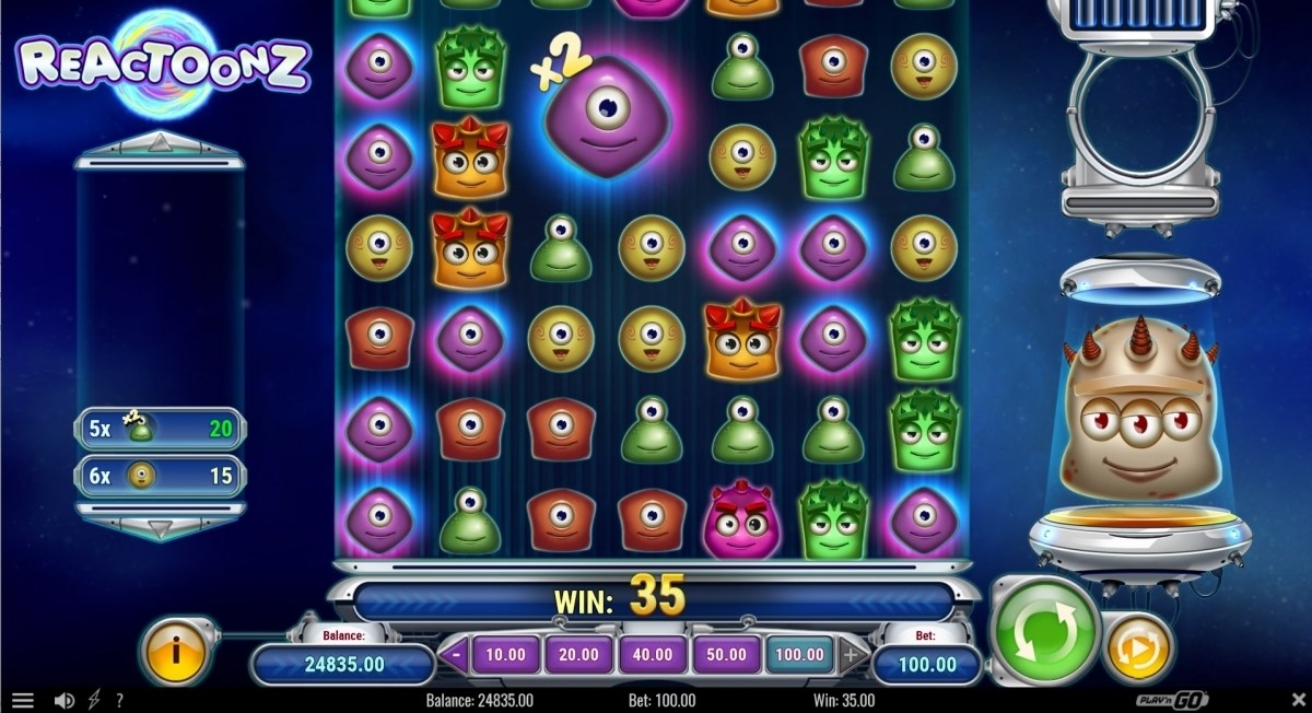 Reactoonz spelplan i 7×7 med enögda och tvåögda rymdvarelser